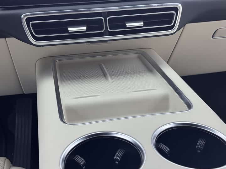 Фото 12 - LiXiang L9