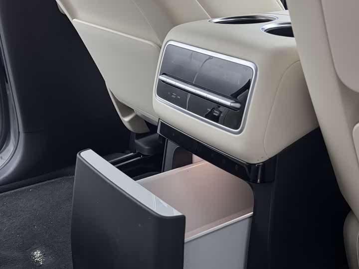 Фото 23 - LiXiang L9