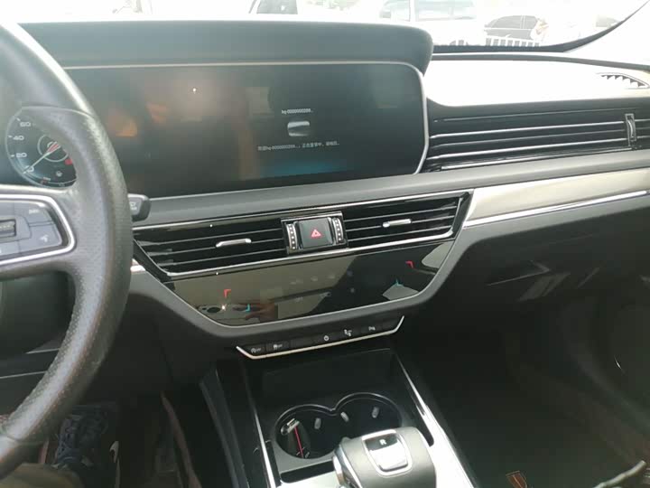 Фото 13 - Hongqi HS5