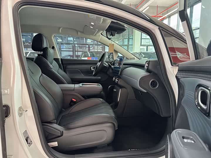 Фото 12 - GAC Aion UT