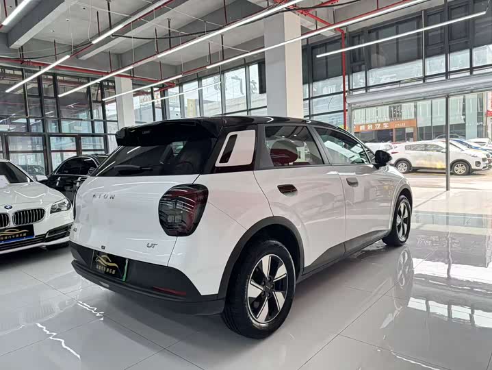 Фото 14 - GAC Aion UT