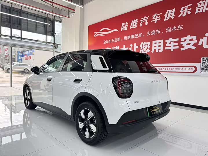 Фото 16 - GAC Aion UT