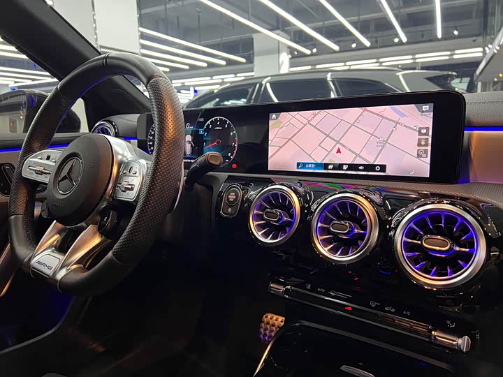 Фото 12 - Mercedes-Benz A-Class AMG