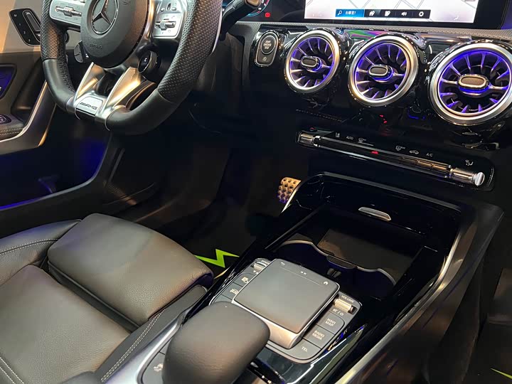 Фото 13 - Mercedes-Benz A-Class AMG