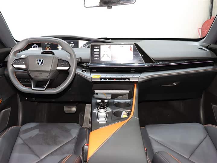 Фото 11 - Changan UNI-V