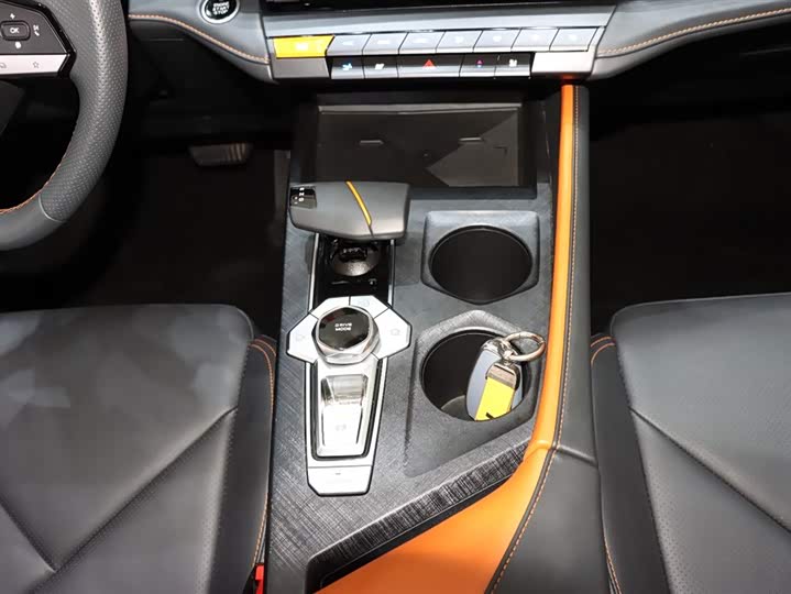 Фото 14 - Changan UNI-V