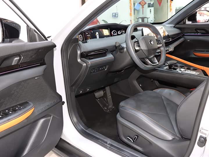 Фото 8 - Changan UNI-V