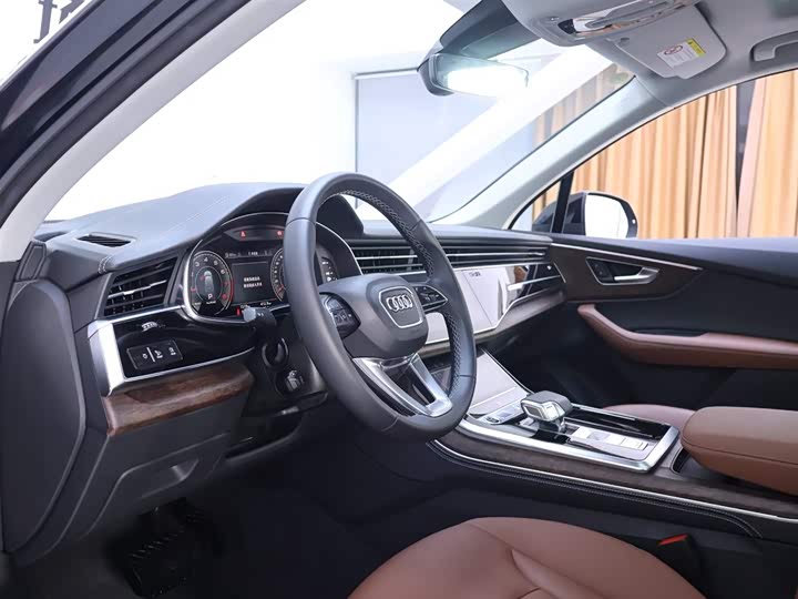 Фото 11 - Audi Q7