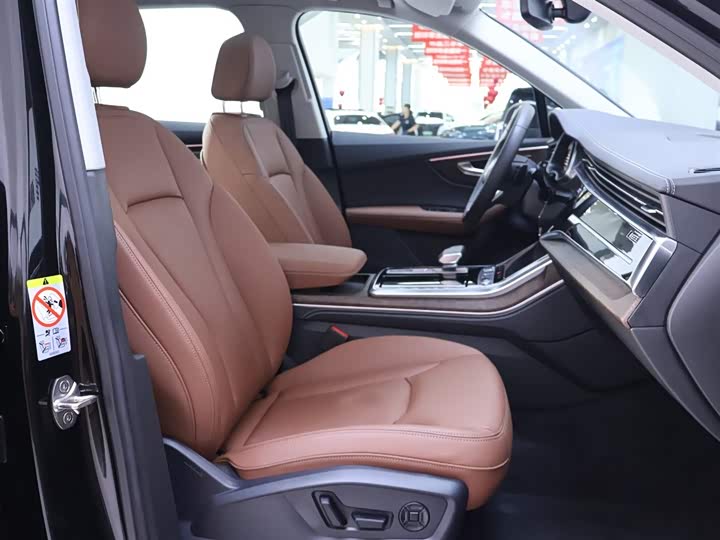 Фото 21 - Audi Q7