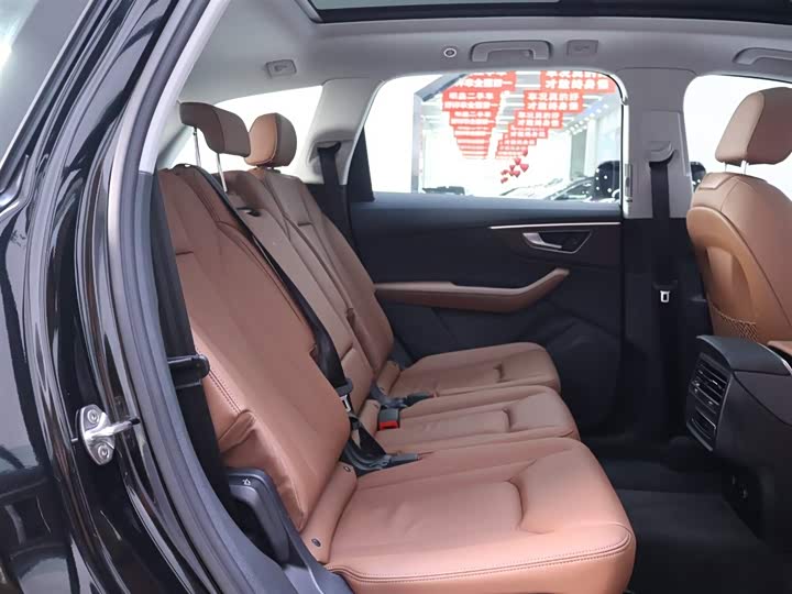 Фото 22 - Audi Q7