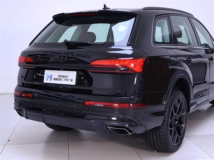 Фото 8 - Audi Q7