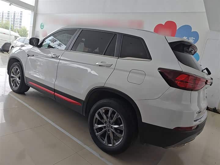 Фото 8 - Changan CS75