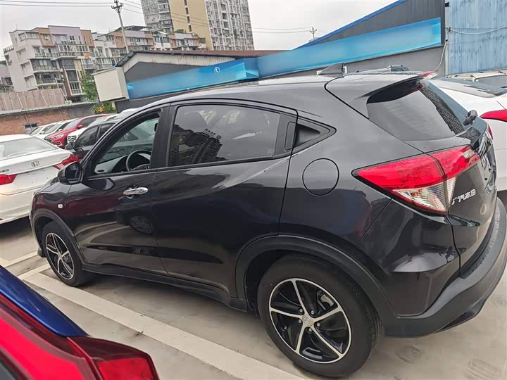 Фото 9 - Honda Vezel
