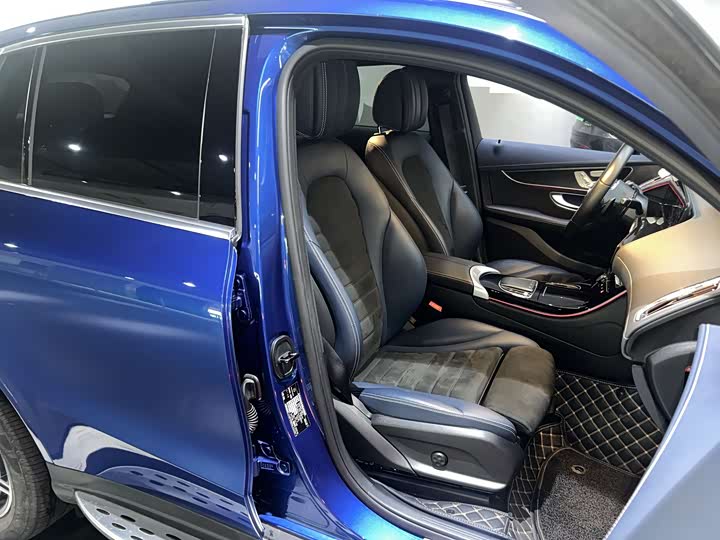 Фото 13 - Mercedes-Benz EQC