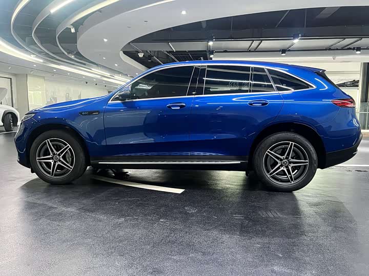 Фото 7 - Mercedes-Benz EQC