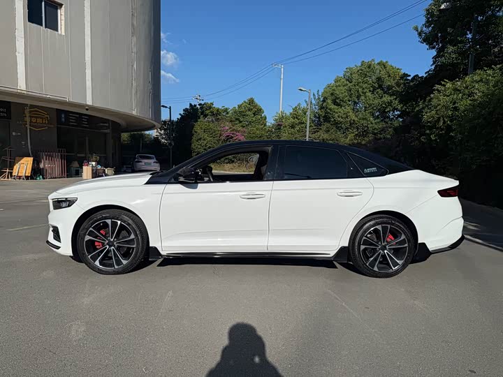 Фото 4 - Geely Preface