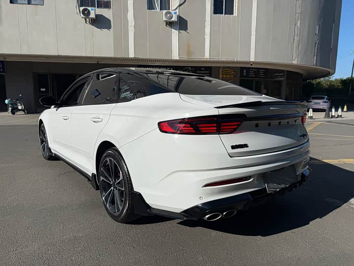 Фото 6 - Geely Preface