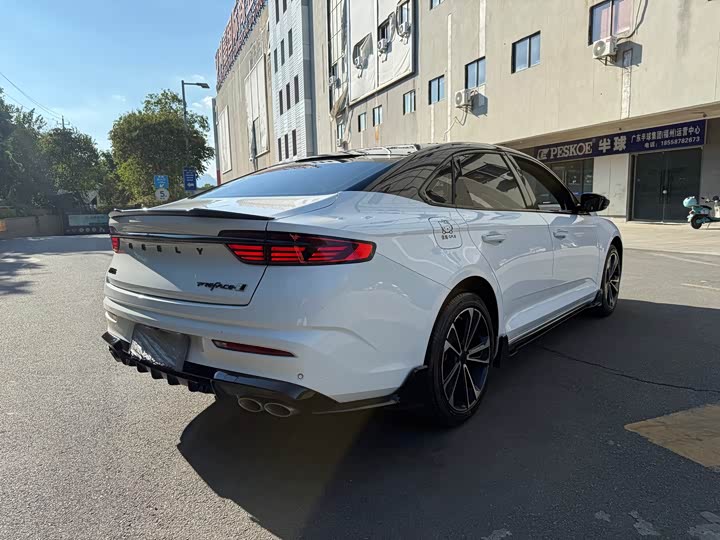 Фото 8 - Geely Preface