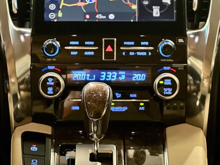 Фото 10 - Toyota Alphard