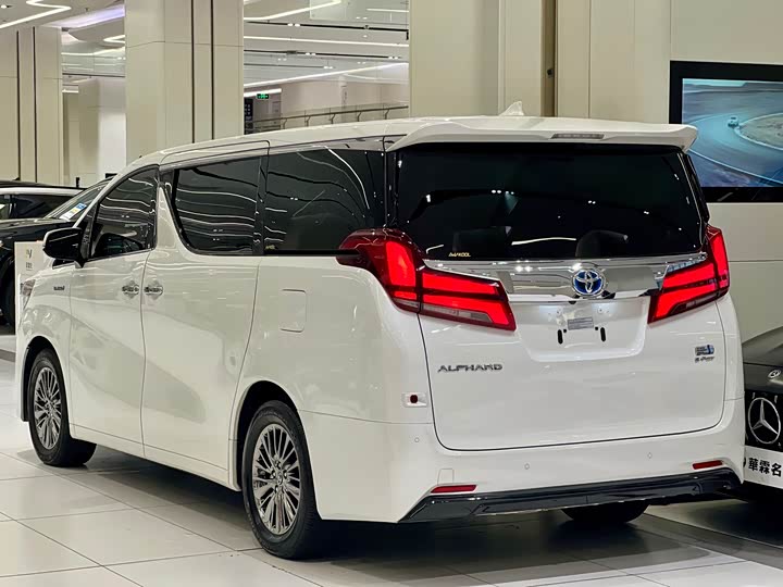 Фото 19 - Toyota Alphard