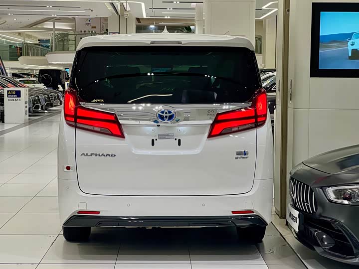 Фото 20 - Toyota Alphard