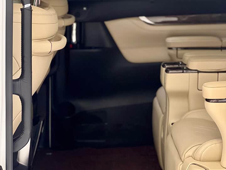 Фото 4 - Toyota Alphard