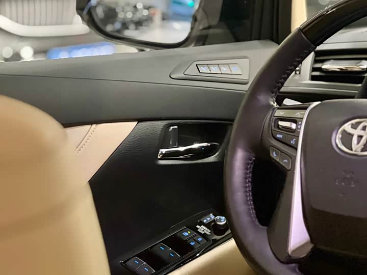 Фото 8 - Toyota Alphard