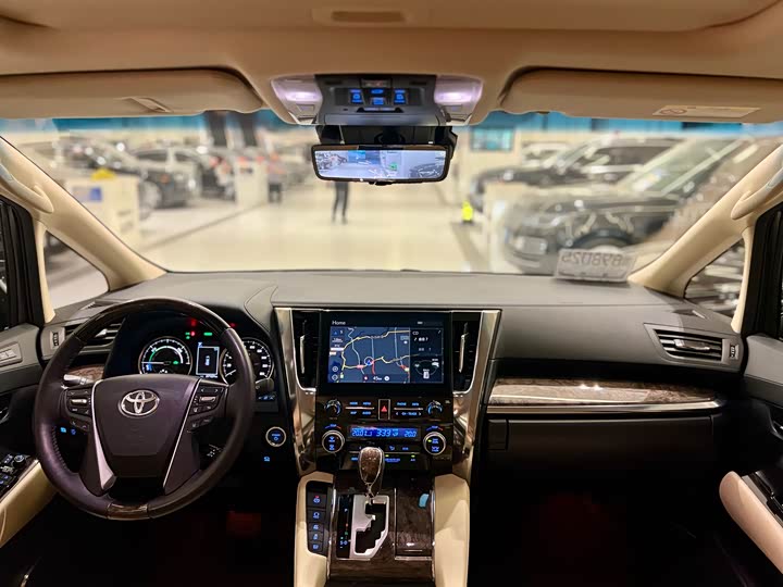 Фото 9 - Toyota Alphard