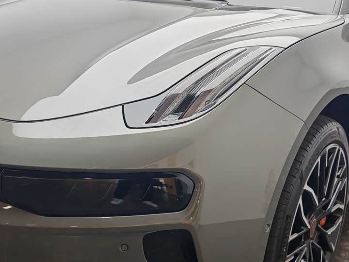 Фото 7 - Zeekr 001