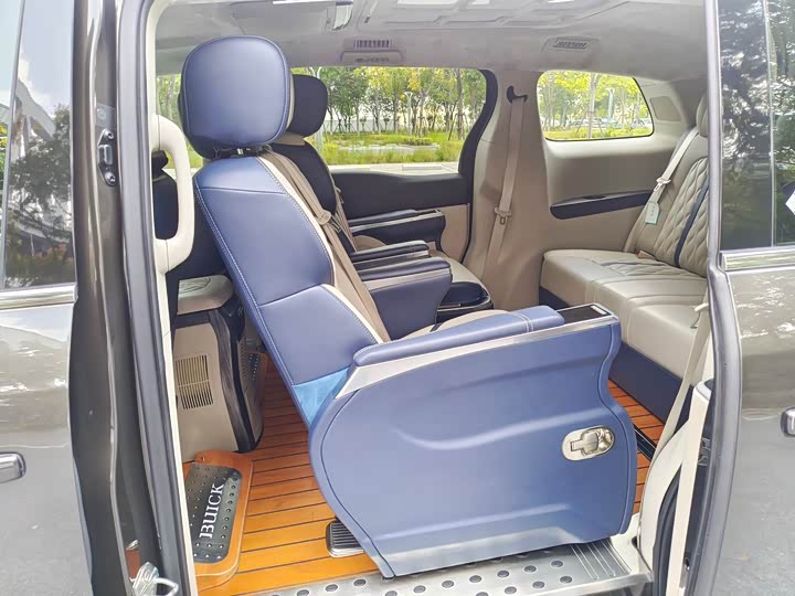 Фото 10 - Buick GL8 ES