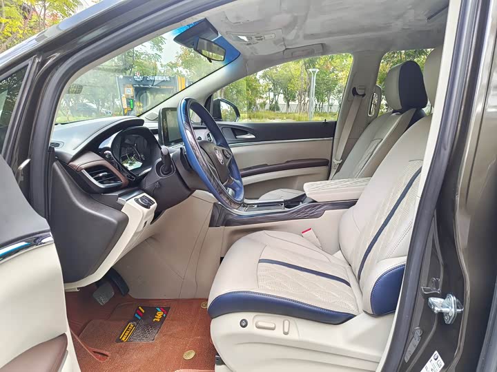 Фото 4 - Buick GL8 ES