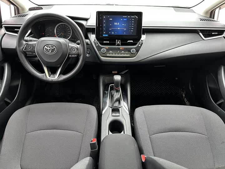 Фото 10 - Toyota Corolla