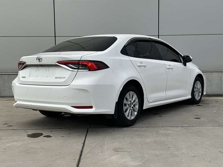 Фото 4 - Toyota Corolla