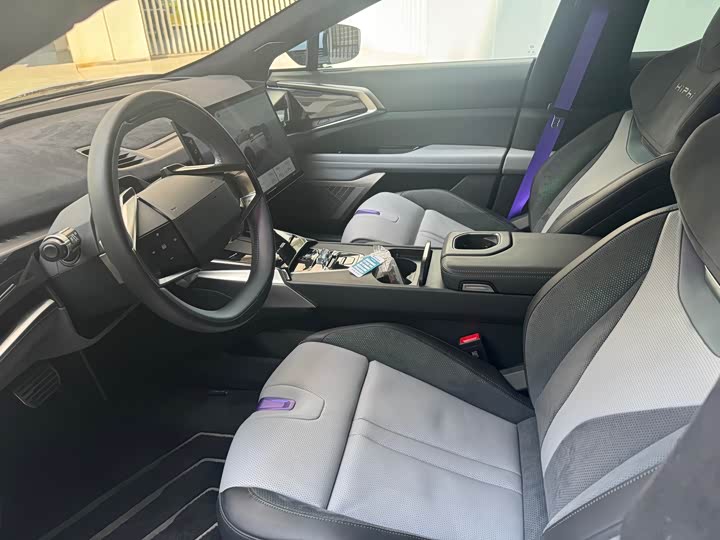 Фото 4 - HiPhi Z