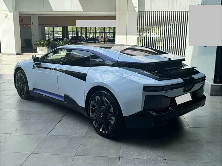 Фото 9 - HiPhi Z