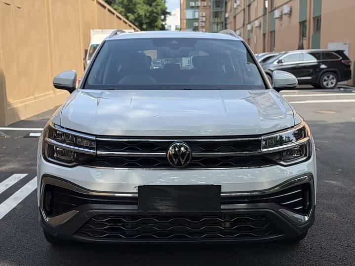 Фото 2 - Volkswagen Tharu