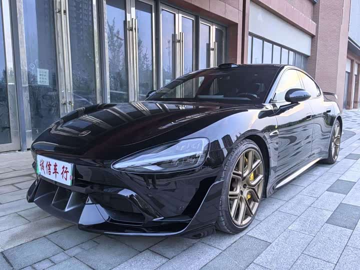 Фото 1 - Xiaomi SU7 Ultra