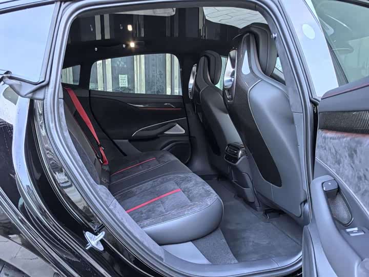 Фото 10 - Xiaomi SU7 Ultra