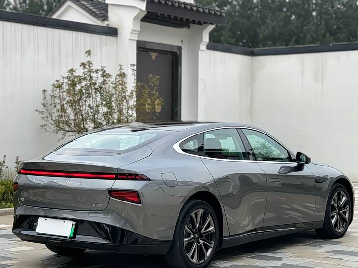 Фото 9 - XPeng P7