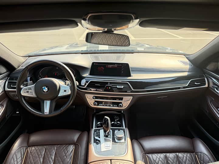 Фото 9 - BMW 7 Series