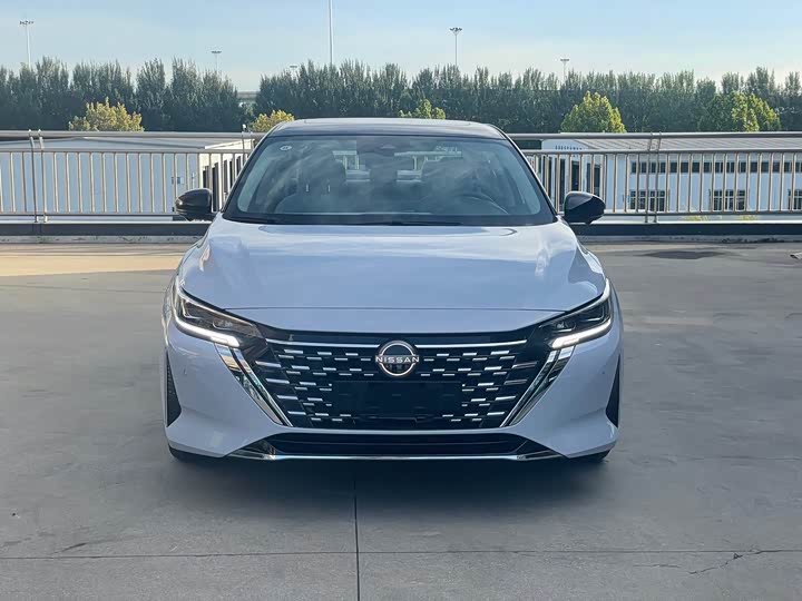 Фото 2 - Nissan Sylphy