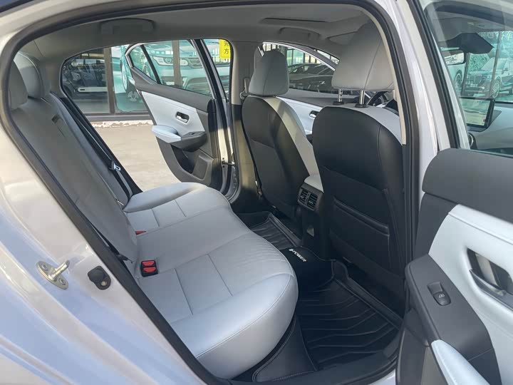 Фото 9 - Nissan Sylphy