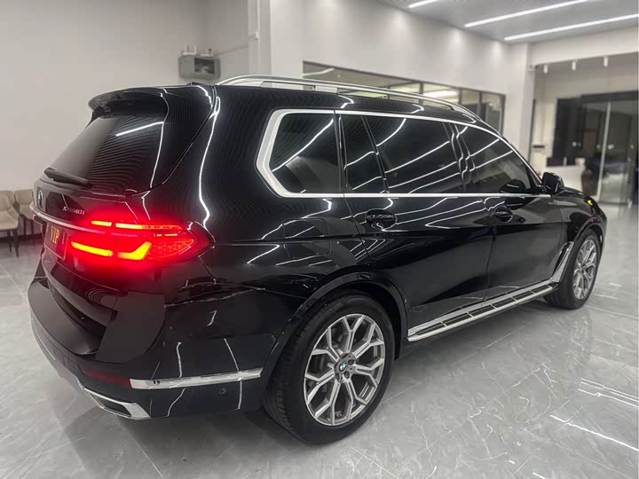 Фото 9 - BMW X7