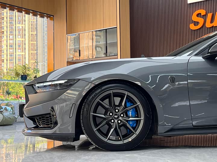 Фото 12 - Ford Mustang