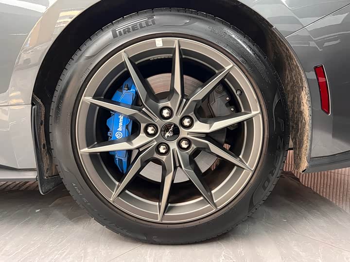 Фото 17 - Ford Mustang