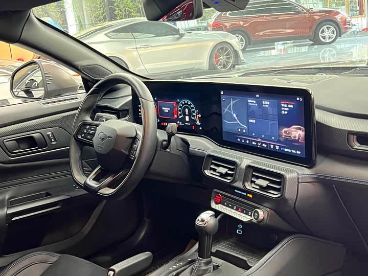 Фото 22 - Ford Mustang