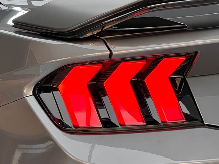 Фото 27 - Ford Mustang