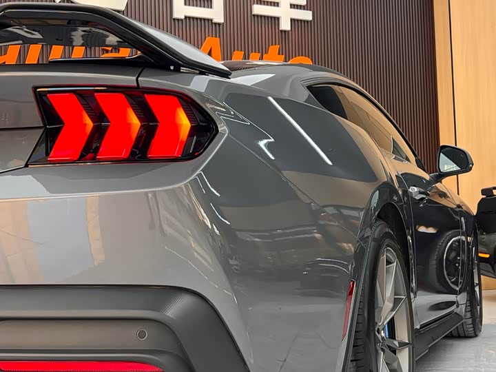 Фото 29 - Ford Mustang