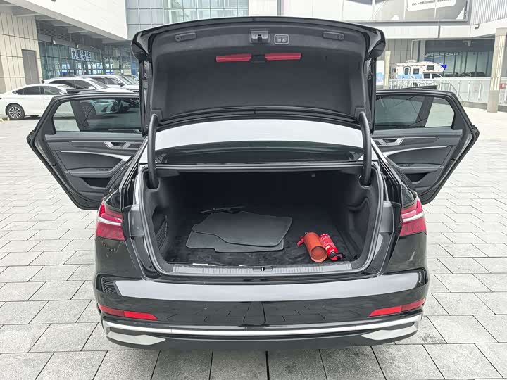 Фото 11 - Audi A6L