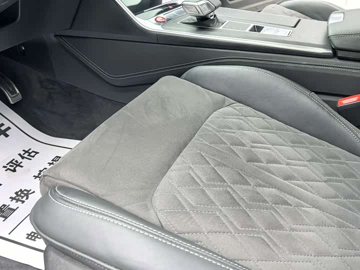 Фото 14 - Audi A6L